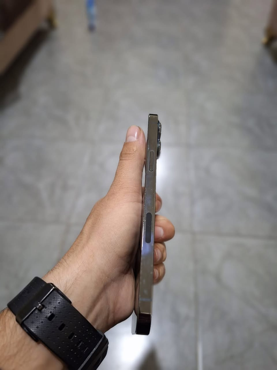 ايفون 13 برو ماكس ذاكرة 128 بطارية 79 بلادي فقط شاشة مبدل فيس إيدي شغال جهاز نضيف فقط بيع بدون مراوس سعر 395 قفل ***********
