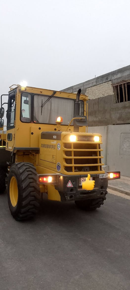 للبيع شفل كوماتسو حجم 100 دخول جديد ورقم جديد مكينه 6تبريد بلادي مكان نجف ***********
