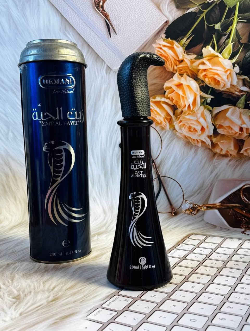 زيت الحية من هيماني

 هو مزيج من الزيوت النباتية الطبيعية مصمم خصيصًا لتقوية وتغذية الشعر ومنع تساقطه. 
فوائده

✅تقوية الشعر: يساعد على تقوية بصيلات الشعر وجذوره من الأطراف

✅تحفيز النمو: ينشط الدورة الدموية في فروة الرأس ويساعد في تحفيز نمو الشعر وزيادة كثافته وطوله

✅الترطيب والعلاج: يرطب الشعر الجاف، ويمنع تقصف الأطراف، ويعالج التلف، ويضيف لمعاناً طبيعياً

✅مضاد للقشرة: يحتوي على مكونات تساعد في محاربة القشرة وتهيج فروة الرأس. 
المكونات الرئيسية

على الرغم من اسمه، فإن "زيت الحية" لا يحتوي على أي مكونات من الثعابين، بل هو مزيج من زيوت نباتية مثل:

زيت الخروع

زيت السمسم

زيت الخردل

زيت الزيتون

أوراق الغار 

طريقة الاستخدام
يمكن تدليك كمية صغيرة من الزيت على فروة الرأس والشعر، مع التركيز على الأطراف. يمكن تركه لمدة 20-40 دقيقة قبل الشطف، أو استخدامه كماسك يُترك طوال الليل للحصول على أفضل النتائج، بمعدل مرتين إلى ثلاث مرات في الأسبوع. 

الحجم ٢٥٠ مل

للطلب والاستفسار مراسلة الصفحة 

توصيل جميع المحافظات


**إذا كنت صاحب هذا الإعلان وتريد حذفه لأي سبب، رجاءا أرسل رسالة إلى الدعم الفني**