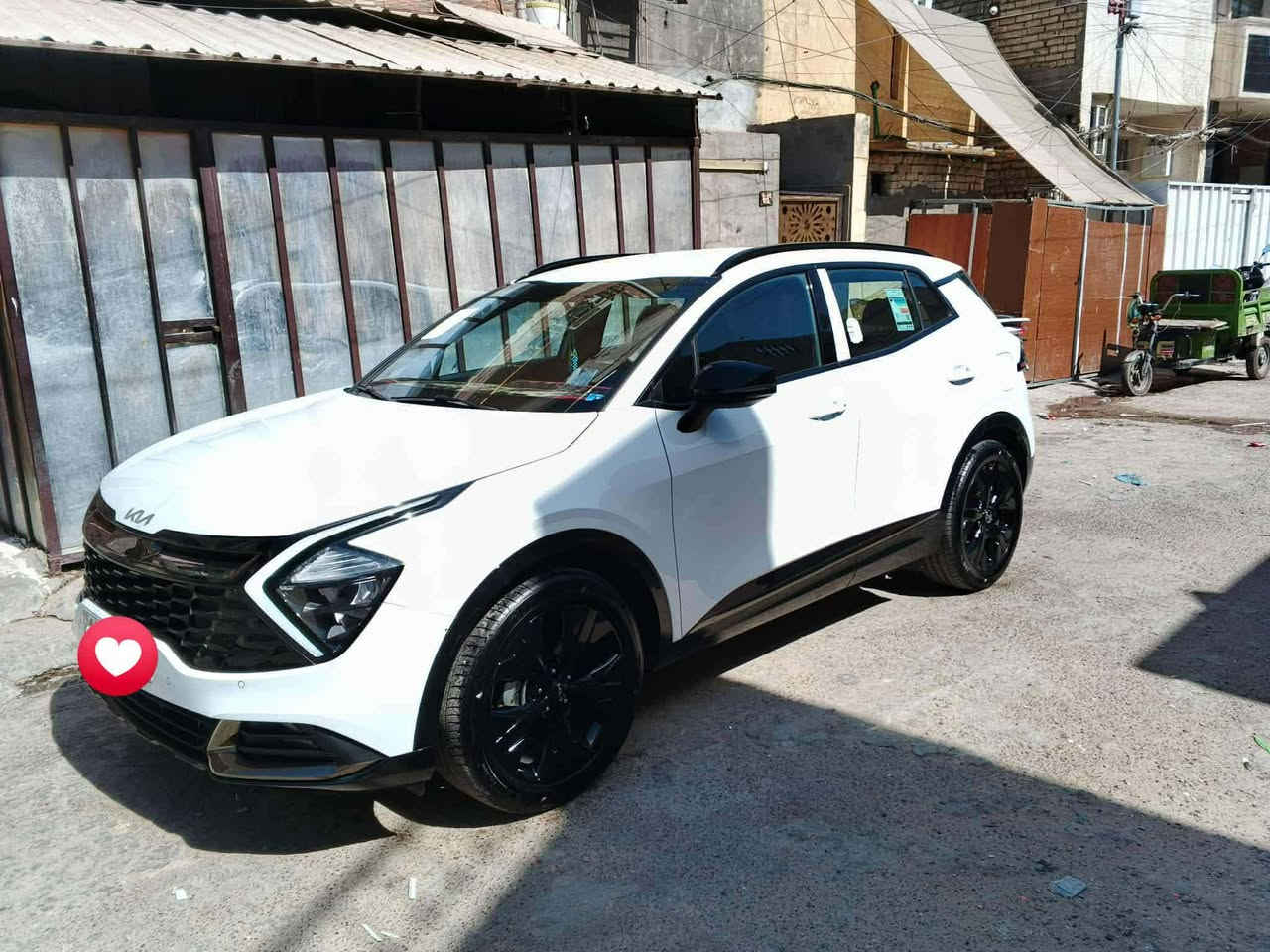 سبورتج 25
مفولة ماعدا البانوراما 
خليجي السيارة جديدة جدا 
باسم الحجي والدي 
وبيها بارد ( شبر ) الجاملغ الامامي مال السايق والصورة موجودة
واحد طخها هية و واكفة بابنا 
السعر 235 وبيها شي بسيط حك الجية 
مكاني بغداد الكرخ شارع حيفا قرب نادي الزوراء
***********
