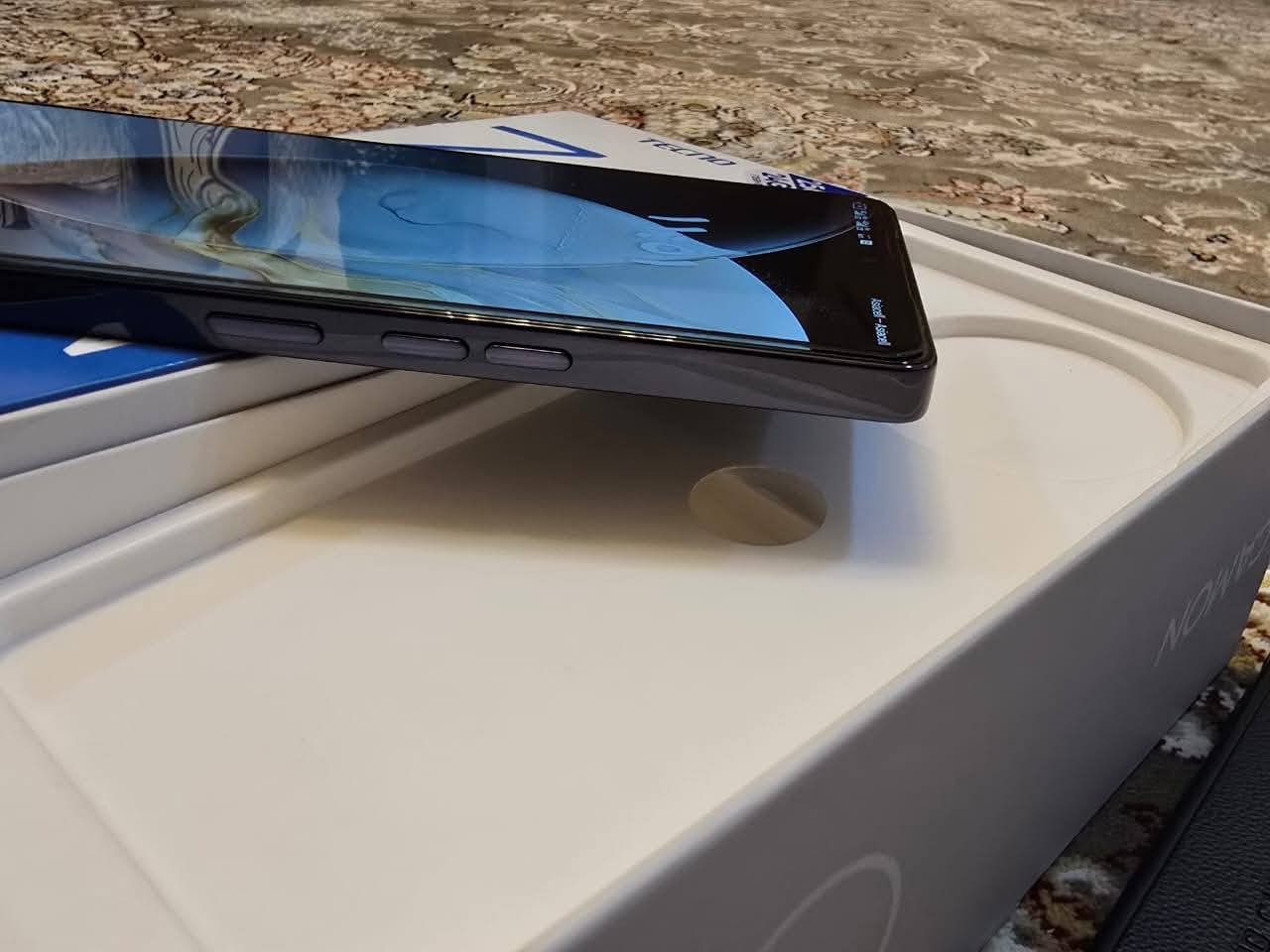 السلام عليكم كامون 30برو 5G. رام 12+12 ذاكرة 256 معدل تحديث الشاشه  144h استخدام 3 تيام  للبيع 270 او مراوس ب أيفون 12 برو ماكس  مكاني بغداد شارع حيفا.    
رقمي 
***********
