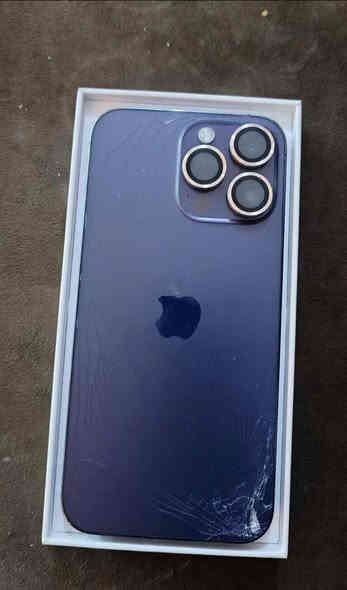 السلام عليكم 
آيفون 14 برو ماكس 
بطاريه 85 /مبدل شاشه وكاله نظيف كلشي بيه شغال فقط الظهر بيه ضربه بسيطه تبديلها ب 35 الف 
السعر / 850 الف 
العنوان بغداد / المنصور 
الواتساب ‭0750 661 9515‬
الهاتف /0788 168 7664‬
