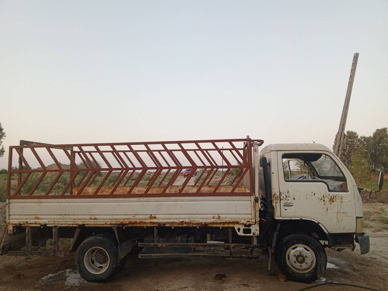 السلام عليكم كنتر موديل ٢٠٠٧صيني مكينه وكير واكس مارسدس خرسه تخم تاير جديد
رقمها الماني سياره متروكه شغاله ومابيها شي 
مكانها الناصريه قضاء الفجر 
سعرها ب ٣٨ وبيها مجال 
للاستفسار الاتصال 
***********
***********
