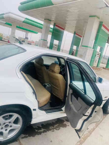 سلام عليكم ورحمه الله
بي ام 525 مفتوح موديل 92 سياره  گير اوتوماتيك كير  مكينه حداديه تخم تاير جاهزه رقم واسط ب اسمي تحويل ثاني يوم شواصي لغود كفاله  كهربائيات كلها شغاله جام كهرباء 
 سعر 37 وبيها مجال 
ستفسار أكثر
***********
