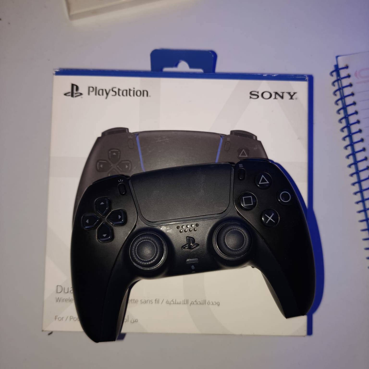 بلي 5 فات للبيع
جهاز نضيف ويا ملحقاته كامله
يجي ويا يده ثانيه اصليه و قاعده تبريد وشحن جوستكات
السعر ٦٢٥ وبي مجال للشراي
عنوان بغداد الشعب 
للاستفسار ***********
