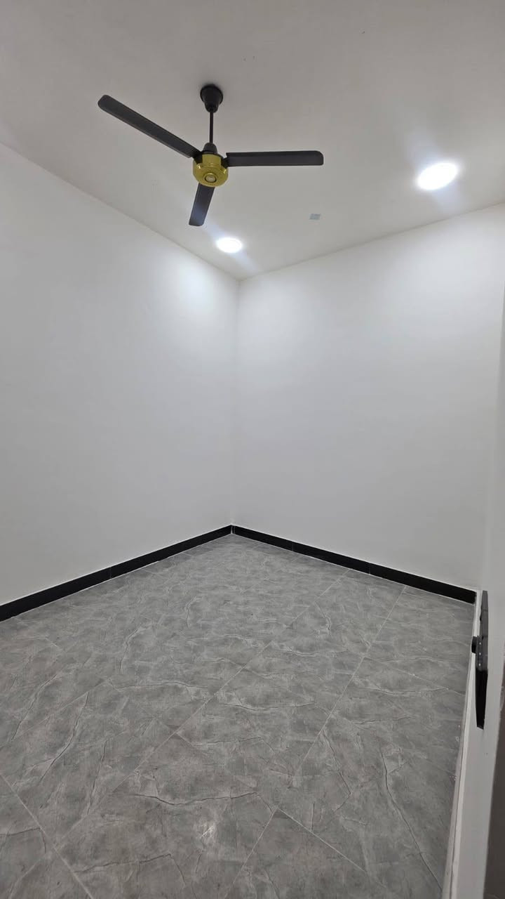 🏡 دار للبيع – جاهز للسكن

🎯 المساحة: 100 متر ركن على شارع 10 متر 

📜 الطابو: زراعي عراقي سند 25
📍 العنوان: البصرة – أبي الخصيب – ابو گوصره 

المواصفات:

غرفتين نوم
صالة 
مطبخ
دوانية
صحيات
جميع الخدمات متوفرة

💰 السعر:  58  مليون وبي مجال اتصل وتدلل

📞 للاستفسار:***********
