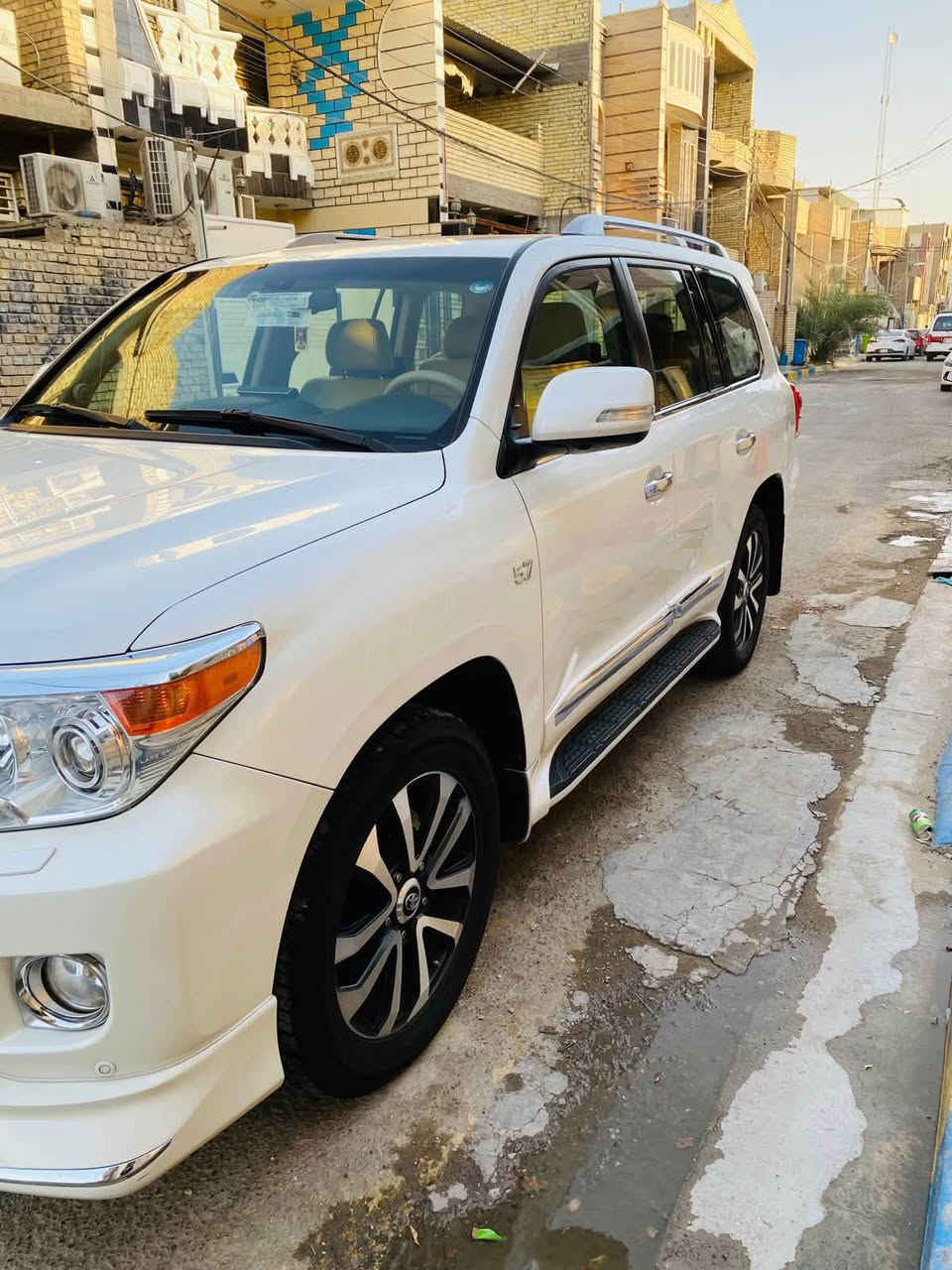 تويتا لاندكروز 2014 مواصفات لكزز VXR 5.7
سلايد كشن جلد و جنطه كهرباء 
4 كامرات ورادار كشن تدفئه وتبريد 
5 بصمات 
شاشه جبيره اصليه كشن ذاكره 
12 سماعه مري شفط ستيرن كهرباء
مانع انزلاق حساس امامي خلفي 
ماشيه153 حقيقي 
رقم اربيل الجديد
بيها ويل مال 2019 اصلي ياباني 
ما يحتاج ربع دينار مصرف 
بيها صبغ الهلال الجاملغ مقدار شبرين 
مع كارت وبارد شبر ركن بالبنيد 
كير محرك كفالة عامة من الفتح 
سنوية جديدة 2029 
للاتصال ***********
السعر 39 وبيه مجال
