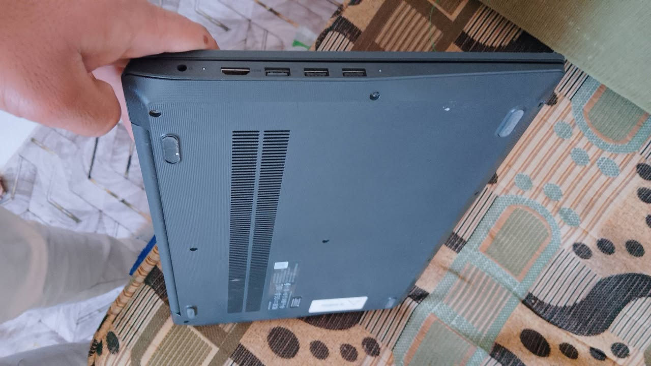 سلام عليكم شباب حسابه للبيع جديده ونضيفه مستخدمه ايام قليله تفضل خاص وتدلل ***********
