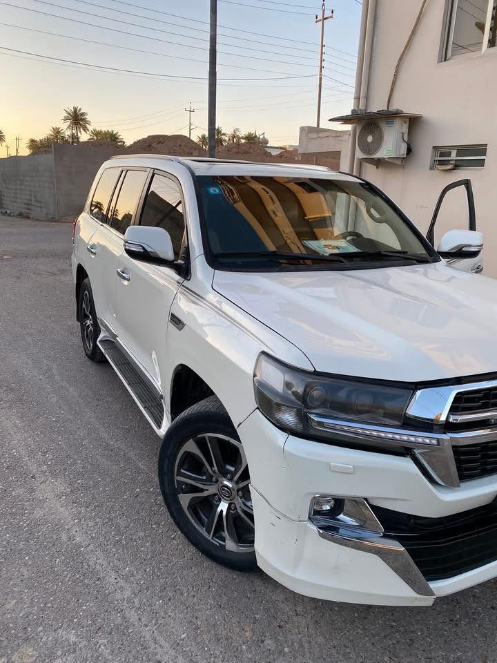 لاندكروزر
موديل 15محدث 21
جي اكس آر. 
كير مكينه مكفول
 السعر 260 بيه مجال 
***********
