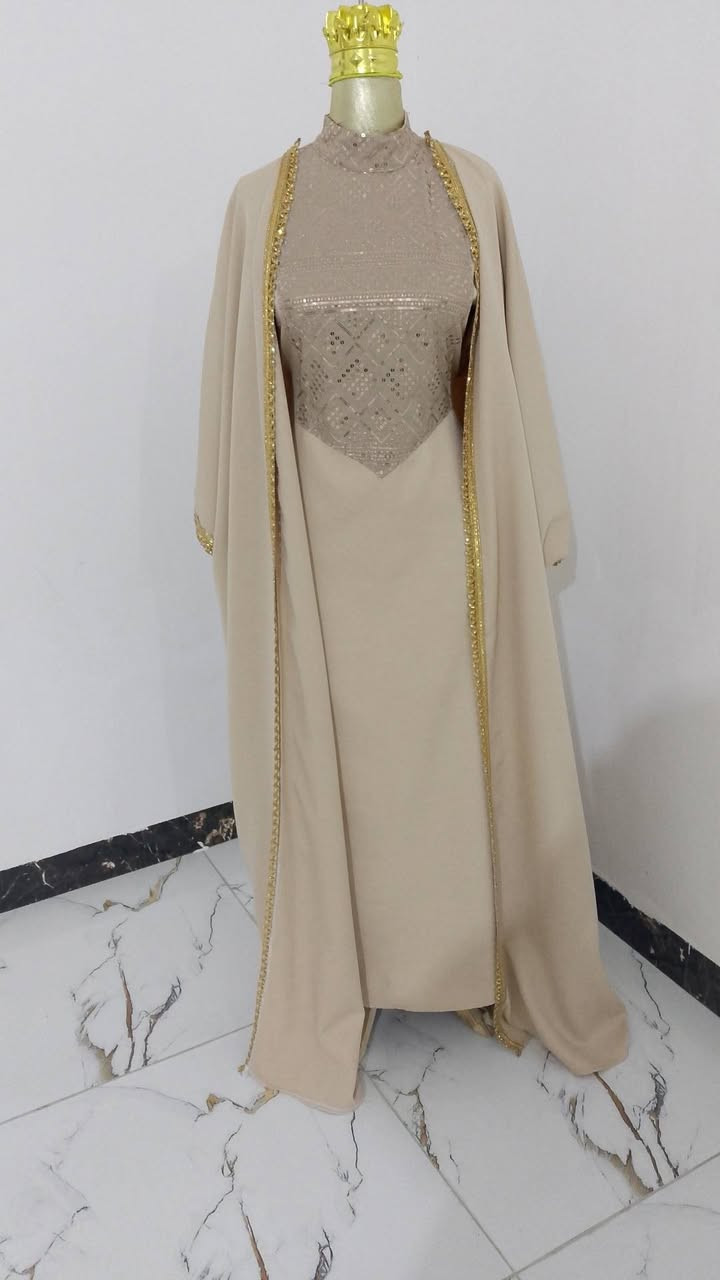 الاسود يلبس من من قياس ٤٠ ل٤٤
البيجي كذالك 
الابيض يلبس ٤٦ ل٤٨


**إذا كنت صاحب هذا الإعلان وتريد حذفه لأي سبب، رجاءا أرسل رسالة إلى الدعم الفني**