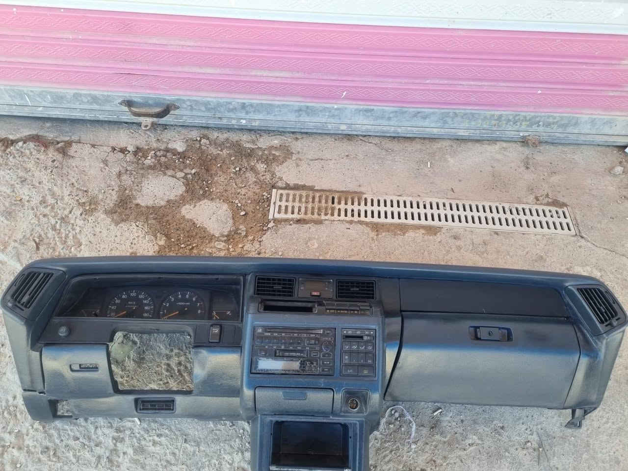 السلام عليكم نعمل علا تصليح الدشبول +بطاين عازل حراري كامل دواخل السياره ***********
