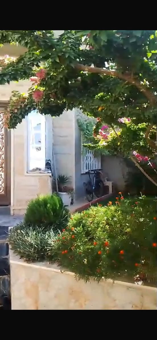 دار للبيع ⬇️⬇️

المساحة ٢٢٠  متر طابقين 🏛️🏛️

بناء حديث منطقة العركوب. بعد السيطرة 🏢🏢

مكون من ٤ غرف نوم واستقبال ومطبخ وصحيات📐📐

للاستفسار *********** /***********☎️☎️

مكتب الكوفة
