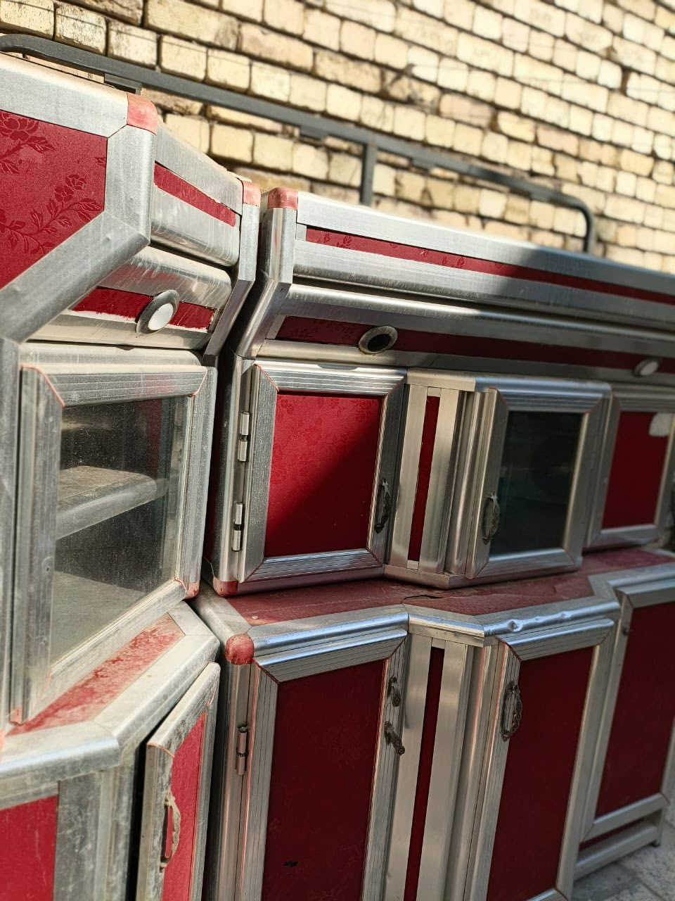 سلام عليكم ،كاونتر للبيع ثقيل مو سوكي الخفيف 
٤قطه وسنك موجود بس الحوض ،الكبير متر ونص ،وزاريه ٧٠ سم.سعر ١٥٠ الف  /عنوان بغداد 
وتساب ***********
