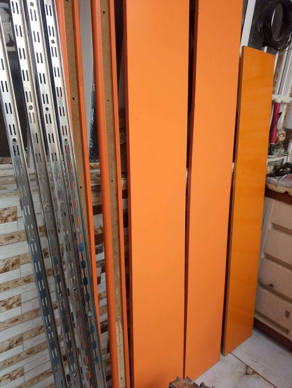 رفوف للبيع قيم واخذ بليرضي الله مكان بغداد ***********
