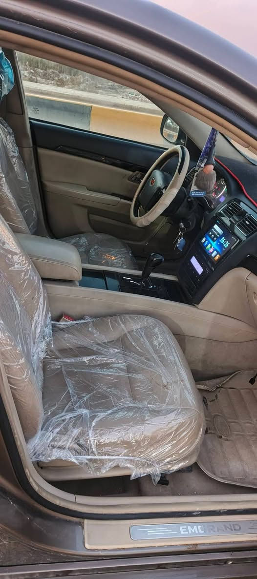 السلام عليكم للبيع
سيارة امكراند 
 c8الحجم الكبير 
محرك متسيوبيشي 
بلادي2500 
لا تبخير ولا تنقيص 
كير مكفول 
السيارة بيها بارد مكانين 
وصبغ 3قطع اثر جراد بس
سلايت جام طكتين 
اربع جامات اوتو
مقاعد جلد 
بردة خلفية بلادية
تحكم بلمري
كامرة خلفية 
شاشه حساس خلفي
تبريد ثلج قطعتين 
كير ومحرك وين ماتريد تراي روح 
تبريد شغال تدفئه شغاله
تايرات جديدة 
رقم انكليزي جديد 
سنوية لحد 2028
السياره شرط تحويل 
المكان بغداد التاجي 
السعر 69 وبيها مجال
الهاتف ***********
