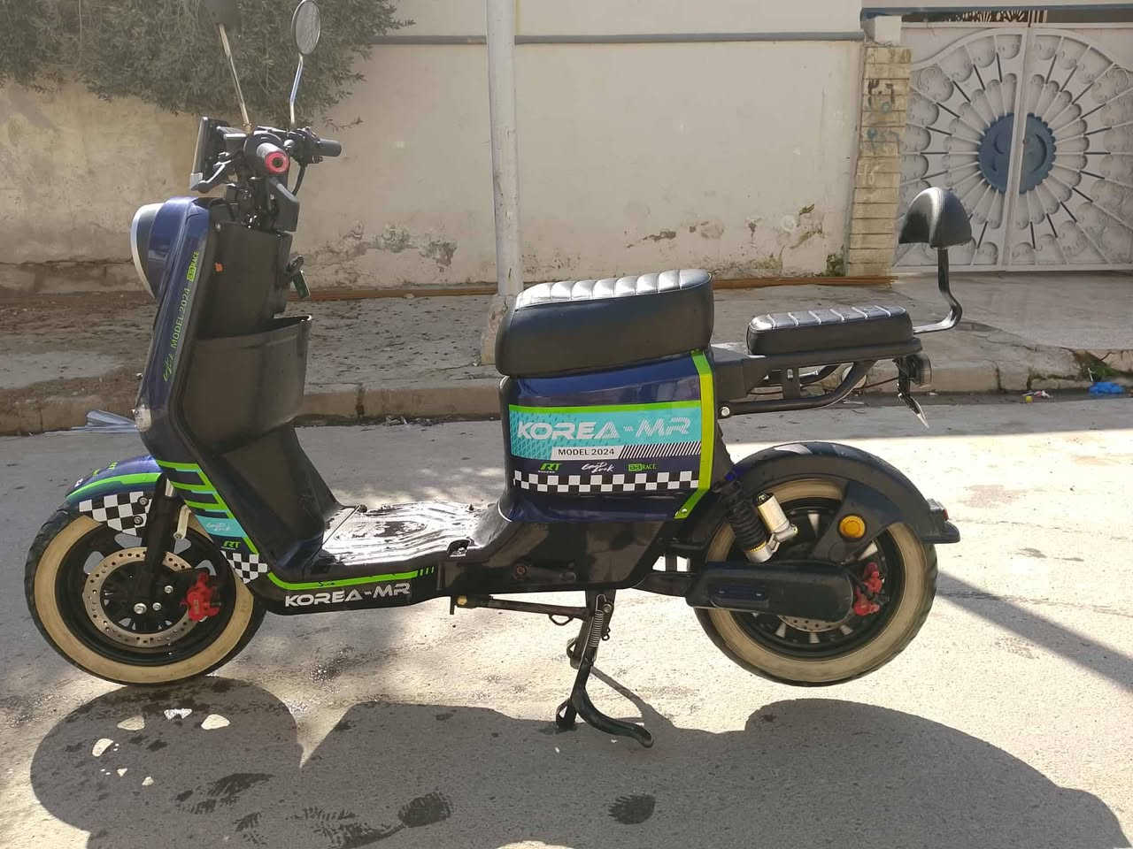 السلام عليكم 
ماطور R 11 للبيع 
من شركة كوريا مار 
ما ناقصوا شي بس دكمة البك عطلانة
اشارة شغال خلاط كلو شغال لايت عالي و ناصي
السعر 550 و بي مجال ما شراي لا تراسل 
التواصل مراسلة الصفحة او الرقم ***********
