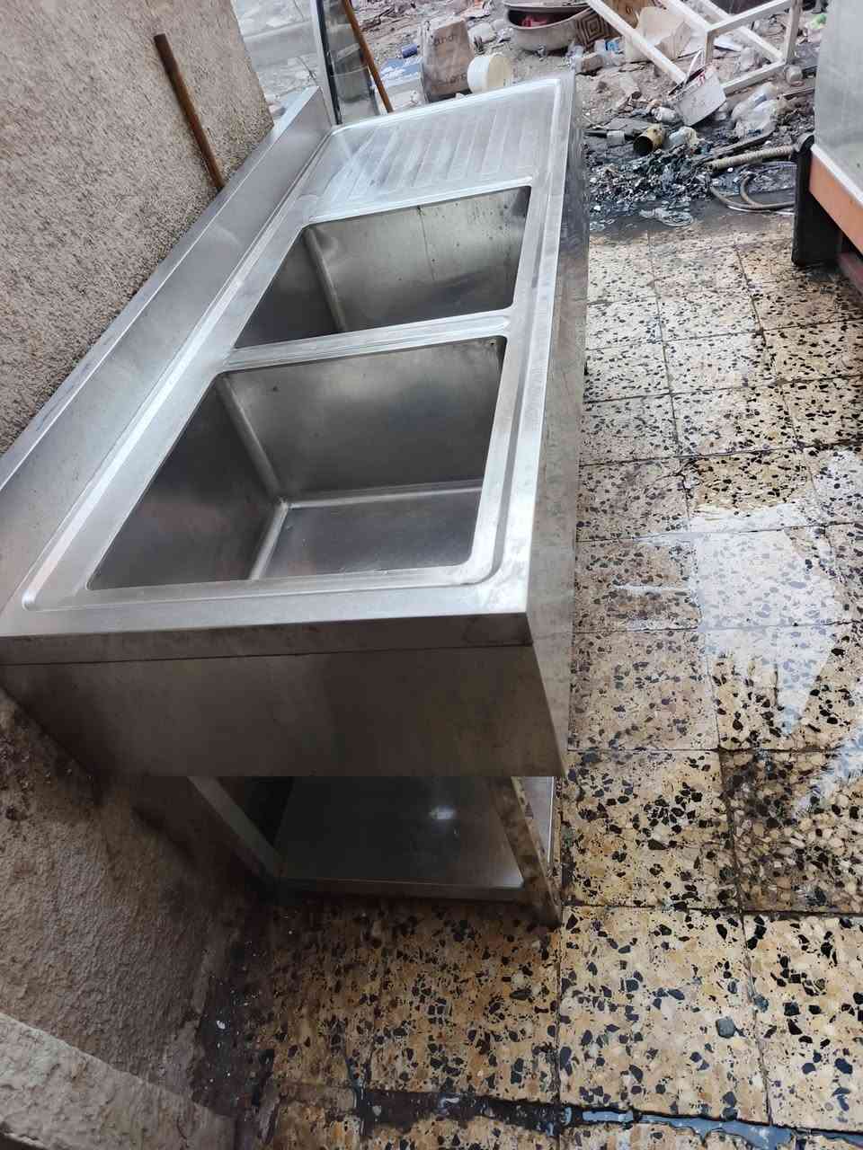 للبيع للبيع
السلام عليكم
سنك حوضين استلس ستيل نظيف قياس ١٨٠ ×٧٠ 
للاستفسار الاتصال على الرقم ***********
