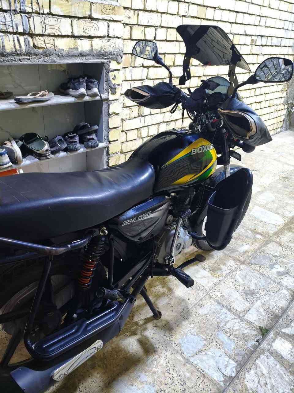 السلام عليكم دراجه بوكسر البيع دراجه كلش نضيفه كلش يعني استخدامي اني المكينه جديده كلشي ما مبدل بيه وعليه زنون يخبل ودراجه خير من الله شلعه تخبل ومفتوحه يعني تمشي 120 مو مقفوله وكدام عينكم بيه تايرات جديده قبل كم يوم مبدلهن وتخبل دراجه موديل 2023/ مكاني السيديه الكفات دزلك الوكيشن تجي تاخذه من البيت الي يحب هاذ رقمي دراجه ما مرقمه بس ماشي بل معامله مالته مال ترقيم بس ينفتح عادي اكمله الك /***********/ رايده 1600
