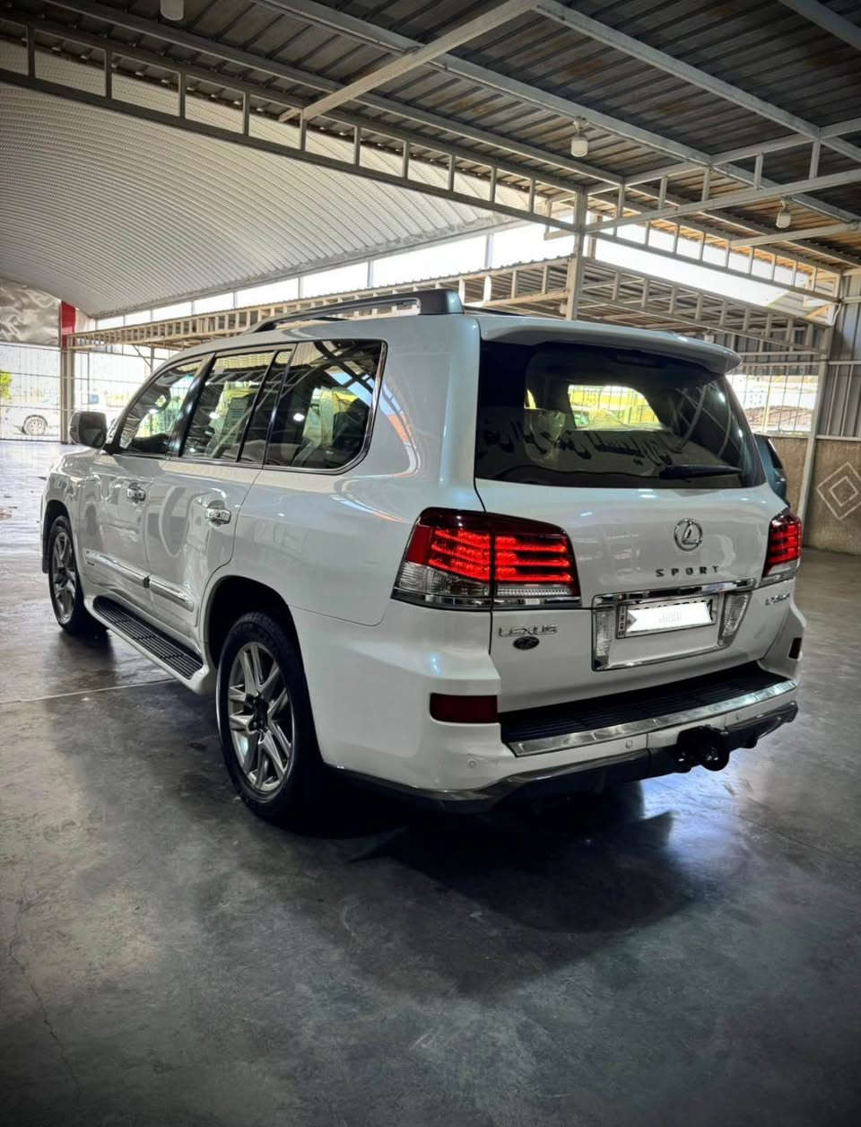 سلام عليكم لكزز سبورت موديل 2013 LXبريمي اصل السياره مكفوله كفاله عامه من كلل نواحي  يعني كلين تايتل  رقم هاتف ☎️ ***********
مواصفات السياره Lx sport
داخل قرميدي 
سمعات ايتفون بلادي شركه ويا
بصمه ترحيب
نظام مانع تزحلك
ورقه بيانات 
كراسي كهرباي + خزن + تتفيه تبريد 
شاشه خلفيات دفيدي 
كامرات سستم 360+ 5كامرات
ثلاجه  
ثلاث مقاعد 
تبريد مركزي 
لايتات Led  زينون  
خزينه 
هواء مزدوج
نظام قياده Eco +sport
 مرايات كهرباي 
مرايات شفط اوتو
شفتات استيرن سبورت
رادار خلفي اوتو ستوب
فتحه بل سكف سلايت روڤ
سياره ماشيه155km
صندوك شفط  
جكات تنزيل + تعليل
بعد اهوايه مواصفات السياره فول فول فول واحد هزه رقم سنويه كله جديد بسمي لحد 2030 السياره جديده مكان سياره بغداد استفسار رقم هاتف  ☎️ *********** بغداد, العراق
