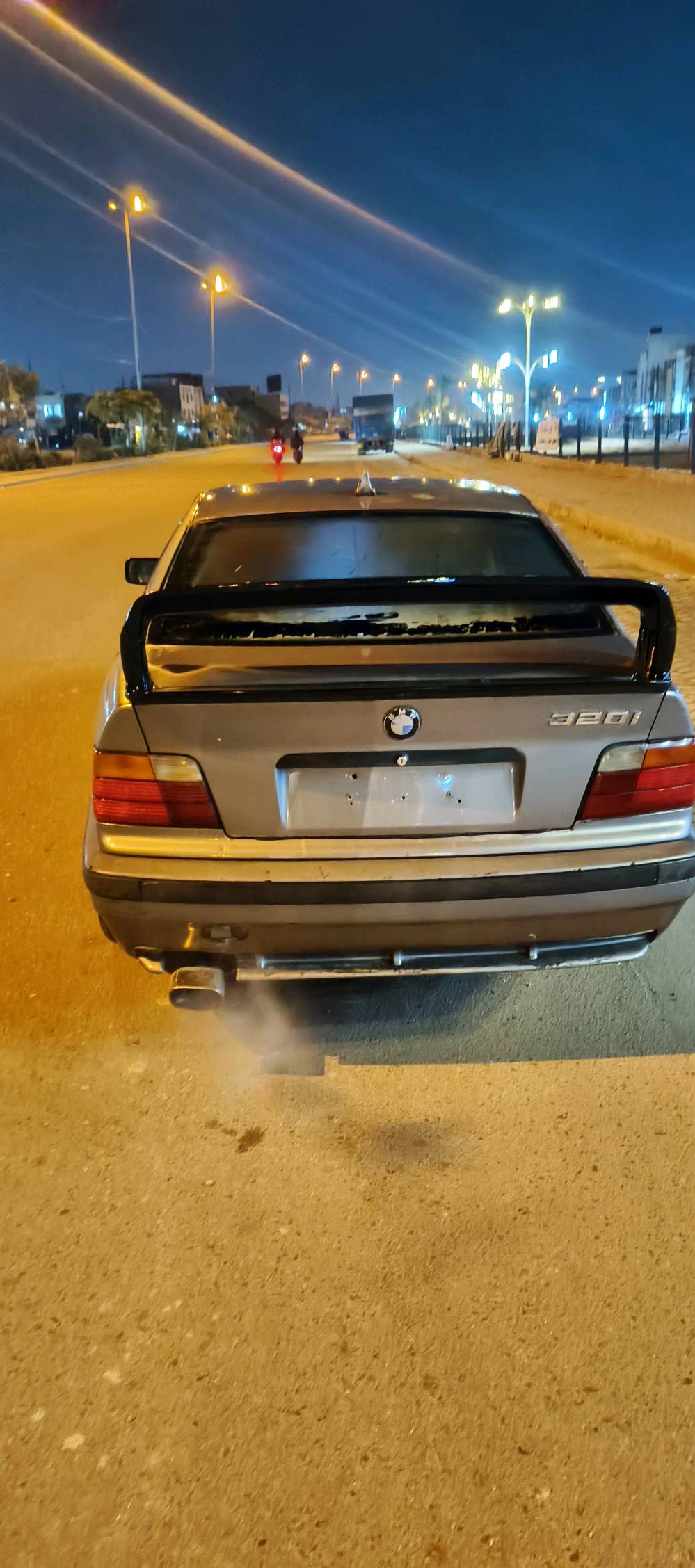 بيئم ٣٦е
V6
رقم دولي جديد
محرك جديد
كير عادي 
حداديه جديدا 
تايرات نضيفه 
بغداد حي لجهاد 