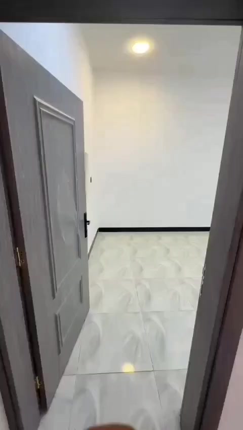 🏩 دار للبيع أو للأستثمار [[ أو مراوس دار بعقوبة المركز ]] 🚦الموقع بعقوبة تقاطع القدس 🛕 خلف كلية بلاد الرافدين مباشرة 💥 موقع مميز 💠 شغل درجة اولى ⬅️ 

علما ان الطابق الأول معزول عن الطابق الثاني [ درج خارجي ] ✅️ وكذلك ان الدار حاليا مؤجر (( ٦٠٠ )) الف قابل للزيادة🔱 بناء حديث فول المواصفات 🛣 ركن على شارعين ✅️ خدمات كاملة 
🏚 نوع العقار طابو زراعي على القرار ( ٢٥ ) ⬅️ مكاتبة ووكالة مع المالك الأصلي ليضمن المشتري حقه ☎️ لمعرفة السعر لطفا التواصل بالخاص 
⭕️ مساحة ( ١٧٠ ) متر 🔺️ واجهه ( ٣٥ ، ١١ × ١٥ ) متر 

🏘 طابق الأول ( ٢ ) غرفة نوم 🏛 وصالة كبيرة 🛖ومطبخ ( حار ♨️ بارد ) 🛁 ومجموعة صحيات كاملة داخلية وخارجية 🔶️ ومناور عدد ( ٢ ) 🚘 كراج سيارة 

🏘 طابق ثاني ( ٢ ) غرفة نوم كبيرات 🏛 وستقبال ⬜️ وصالة 🛖 ومطبخ 🛁 ومجموعة صحيات كاملة 🟨 مع سطحين 
🏤 مواصفات الدار ⬅️ بناء سنة [ ٢٠٢٥ ] 🟦 الأرضية صب شريطي بتلو 💡كهربائيات الدار بوري دفن سعودي 🚪الأبواب تركي درجة اولى ( قاصة ) 🗼 تأسيس منظومة كاميرات ⬜️ الأرضية بورسلين هندي درجة ممتازة 🗼 تأسيس منظومة سبالت 🛝 بايات الدرج كرانيت  💠 واجهة الدار [[ تطعيم حجر ** ممر ** بورسلين جفقيم ]]💥💥💥

للاستفسار مع مكتب نجاح العميري للعقار ☎️
 موقع المكتب ⬅️ مدخل العزات مجاور اسواق نوتيلا الغذائية 🛒 او التواصل على الماسنجر او الواتساب على الرقم *********** 📞📞
