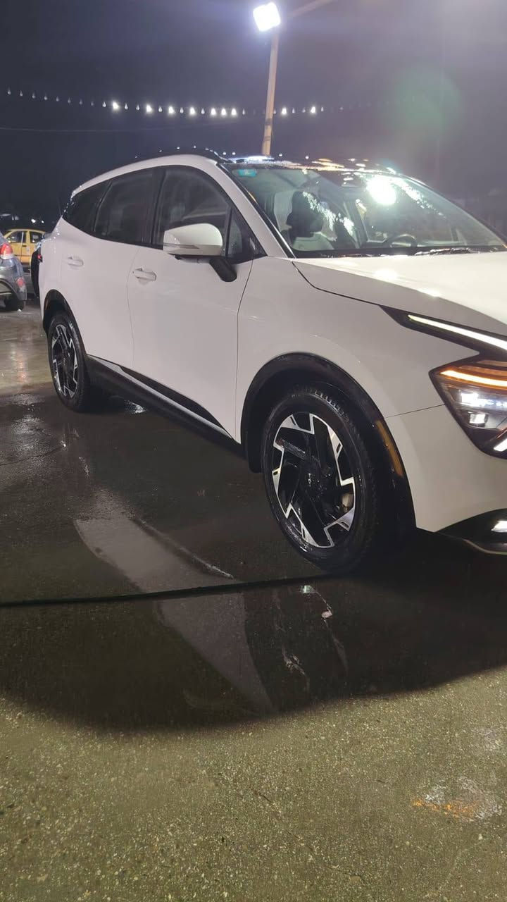 السلام عليكم سبورتج موديل ٢٠٢٣ وارد أمريكي حادث خفيف السياره جديده وجاهزه فول برستيج اعلى فئه رقم بغداد تحويل مباشر مكان السياره بغداد ***********
