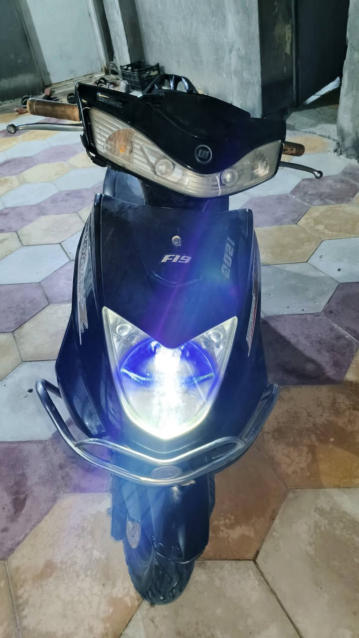 السلام عليكم دراجة للبيع سكنز الدراجة التخبل ونظيفه حيل مكاني الرميثة ***********
