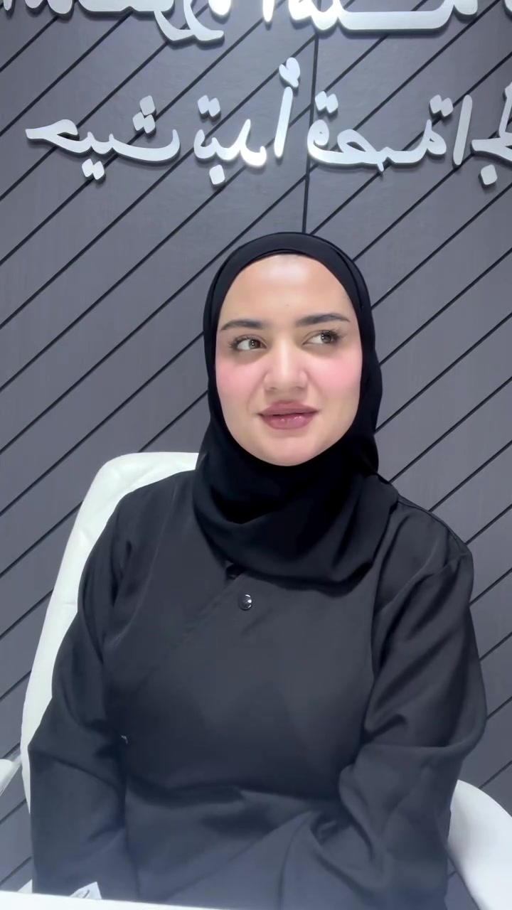 أجمل شعور من ترجع المراجعة وهي فرحانة بالنتيجة 🥹💜

هذا شغل الراديس كمحفّز للكولاجين، بحيث يحفّز البشرة تبني كولاجين طبيعي، فيتحسن التماسك ويظهر شد تدريجي ولمسة نضارة طبيعية.

شكراً على ثقتج، وفرحتج هي أكبر دليل على جمال النتيجة. ✨
الدكتوره آمنه عگاب 
بغداد بسماية الشارع العام نفس بناية قشطوطه الطابق الثاني عيادة اليمان 
***********0
#محفزات_الكولاجين
