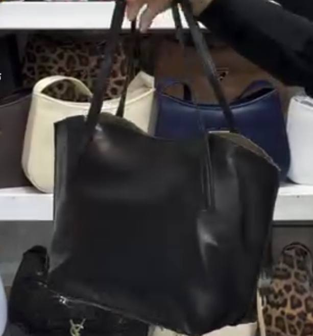 بنات قطع جنط حجم كبير كل جنطه داخلها جزدان حجم وسط 
سعر القطعة 8 الاف دينار 
#متوفر توصيل كل محافظات العراق 3 الاف دينار طيل شهر رمضان المبارك


**إذا كنت صاحب هذا الإعلان وتريد حذفه لأي سبب، رجاءا أرسل رسالة إلى الدعم الفني**