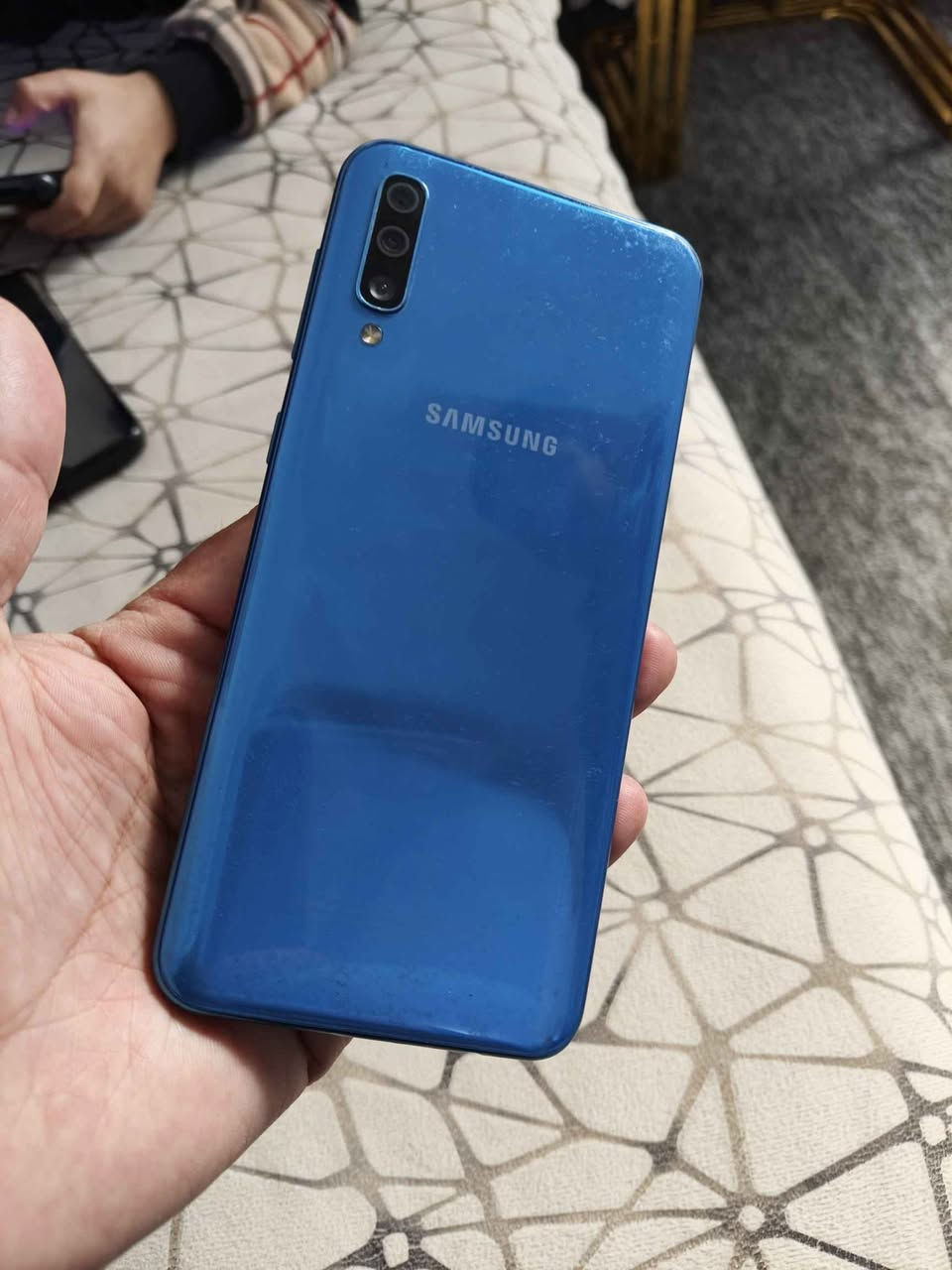 السلام عليكم a50   . j5prime
الاجهزة نظيفة  لا مصلح ولا مبدل شي لا شخط ولا كسر 
شعر الإثنين ٩٠ وبي مجال بسيط حك الجية
مكاني حي الوحدة قرب مجسر الميثاق 
تواصل خاص أو على الرقم *********** موصل, نينوى
