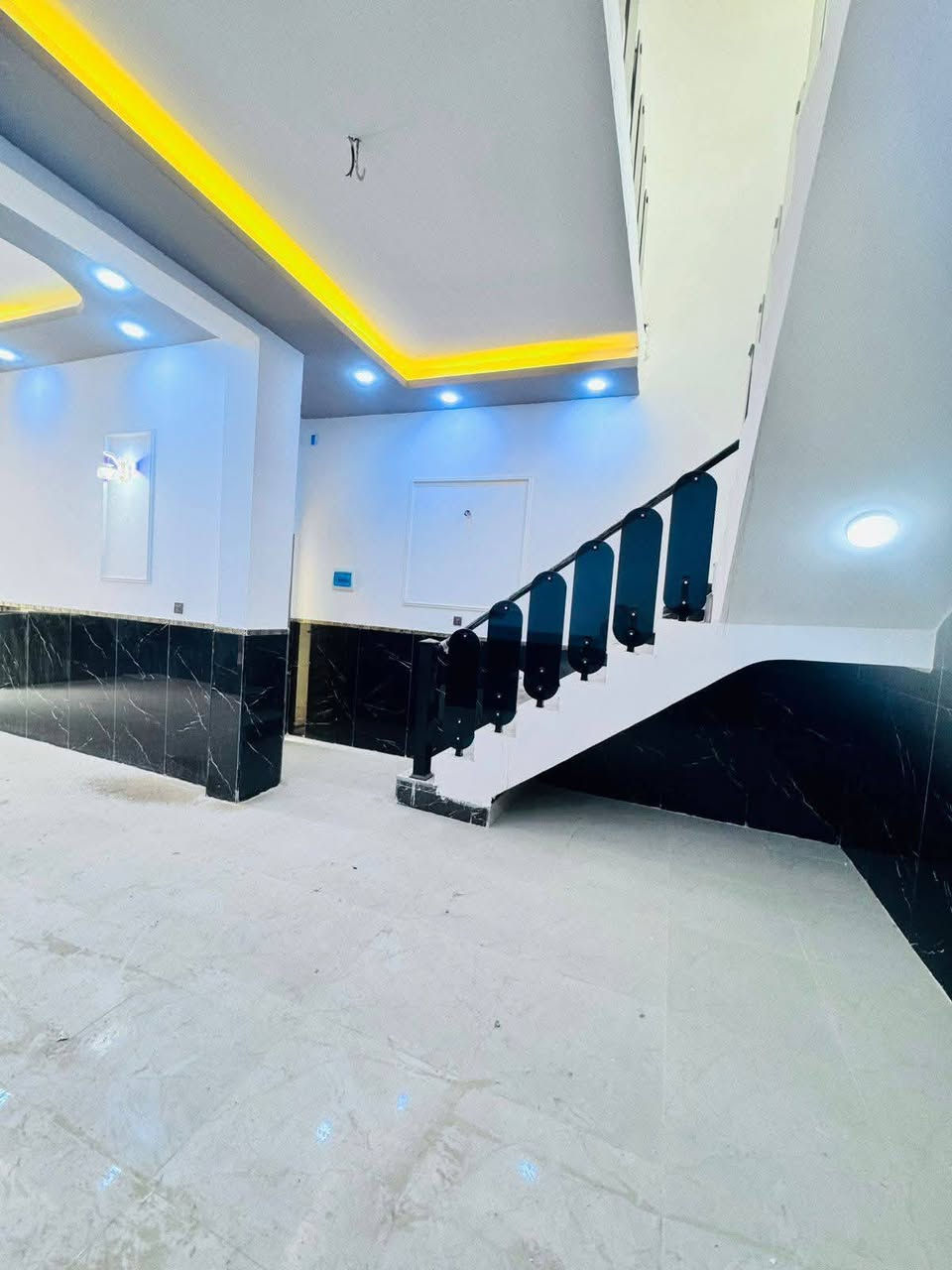 بيت بيع بيت طابو صرف
📐 100م – نجف / مجمع بيتي
مقابل مجمع لميرات
🏠 غرفة، صالة، استقبال، مطبخ
🚿 صحيات (2) + مكشوفة
⚡ جميع الخدمات متوفرة
💰 السعر: خاص مليون (قابل للتفاوض)
📩 استفسار ***********
