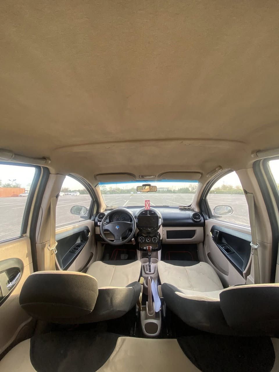 ***********
جيلي پاندا ٢٠١٣ 
سعر فقت ٥٠ 
سيارة بشرط تحويل محرك گير تبريد
