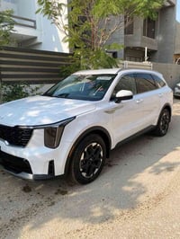 كيا سورينتو s ماشية خمسة آلاف ميل موديل 2024 وارد امريكي صبغ جانب البن...