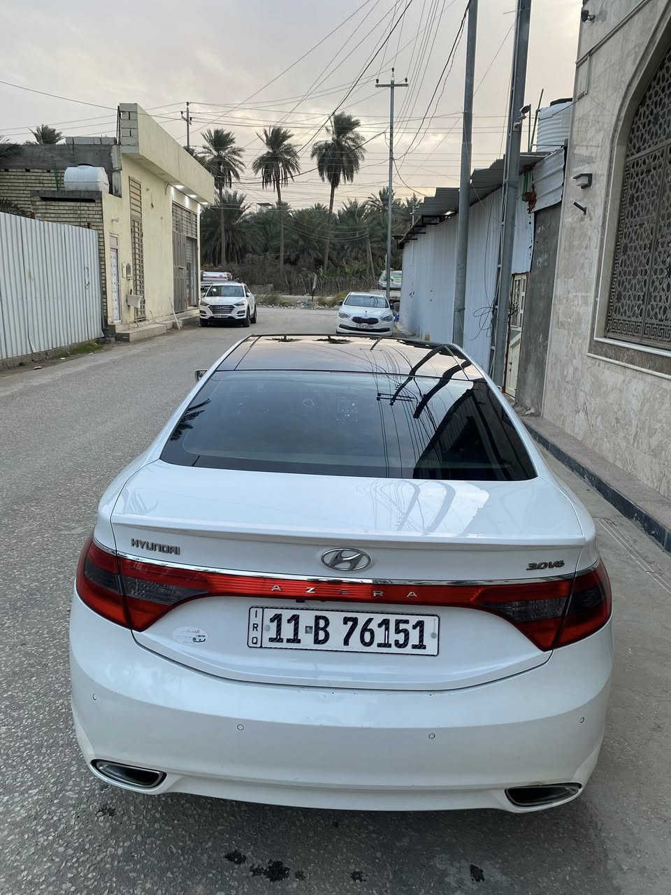 السلام عليكم
هونداي ازيرا موديل 2013 خليجي 
ماشيه 116 الف حقيقي 
فول موصفات  Vip
 مكينه 6 سلندر 
سيارة مكفولة كفالة  عامه 
بيها شخوط واحد بالباب و الثاني بالجاملغ فقط
موصفاتها فوول الفول 
بصمه ابواب وتشغيل 
بانوراما طكتين 
كشنات جلد
داخل ملكي للخير 
تدفئه  كشنات
قطعتين تبريد 
تحكم كشنات منفصل ابواب 
تحكم بيانو
تحكم كشنات كهربائي 
برده خلفيه كهربائيه 
بردات جانبيه خلفيه 
مري شفط نظام ترحيب
اناره داخليه 
فتح صندوق ذكي 
لدات خلفي 
كاشف ضباب امامي 
حساس امامي خلفي 
نظام اصوات رهيييب 
لد مري جانبي 
حساس خلفي امامي
سايد برك بصمه
يدات نيكل إشارات ترحيب جانبي 
دبل كزوو خلفي 
ويل كب 19 كرؤم
------------------------------------------
سيارة جديده جدا 

*********** 

السعر :: 140 ورقه قابل للتفاوض 
السياره بأسمنا رقمها بغداد و تحويل ثاني يوم
مكان السياره : كربلاء شارع البوبيات
