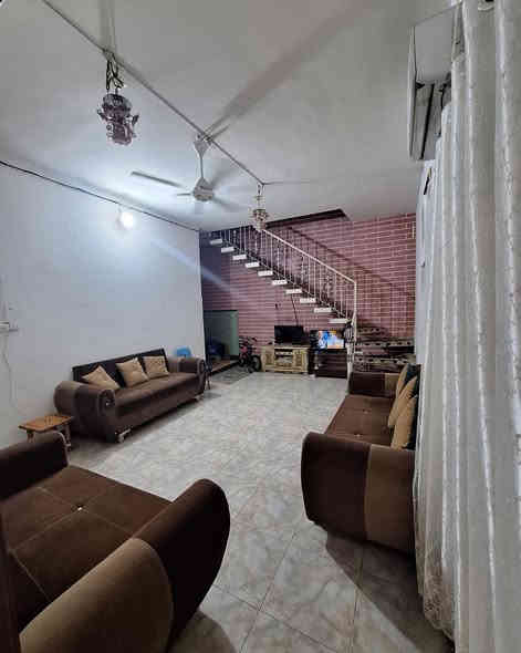 🏡✨ شركة محمد للاستثمار العقاري ✨🏡
📢 للبيع | دار مميز في منطقة بريهة – قرب مجمع ألوان 📢

━━━━━━━━━━━━━━━━━━━

🔑 تفاصيل العقار:
📍 الموقع: بريهة – ركن قرب مجمع ألوان
📐 المساحة: 160 متر مربع
🏞️ الواجهة: 12 متر
🏢 الطابق: طابقين – بناء 2014
🛏️ المواصفات: 5 غرف + صالة استقبال واسعة
🚗 الكراج: متوفر
🏠 إضافات: شقة مفصولة أو داخلية – مثالية للاستثمار أو السكن العائلي

━━━━━━━━━━━━━━━━━━━

💰 سعر البيع: 450 مليون دينار عراقي 💰
🔥 فرصة استثمارية وسكنية مميزة في موقع حيوي

━━━━━━━━━━━━━━━━━━━

🌟 مميزات العقار:
✅ موقع استراتيجي قرب مجمع ألوان
✅ بناء حديث وتشطيب أنيق
✅ يحتوي على شقة إضافية مفصولة – مثالية للاستثمار أو الضيوف
✅ واجهة ممتازة على شارع رئيسي

━━━━━━━━━━━━━━━━━━━

📞 للتواصل مع محمد للاستثمار العقاري:
📲 *********** – واتساب مباشر
📲 *********** – الدليل العقاري
📲 *********** – خدمة العملاء
📲 *********** – تنظيم العمل

🏢 مكاتبنا:
📍 الطويسة – شارع اللجنة الأولمبية – قرب عصير تايم 🧃
📍 مناوي باشا – مقابل مطعم محمد هاشم 🍽️

📲 تابعونا على إنستغرام وفيسبوك | @moh_comp_basra
✨ محمد للاستثمار العقاري – استثمارك يبدأ من هنا 🏆

━━━━━━━━━━━━━━━━━━━

#محمد_للاستثمار_العقاري #دار_للبيع #بريهة #Basra #Iraq #عقارات_البصرة #فرصة_استثمارية
