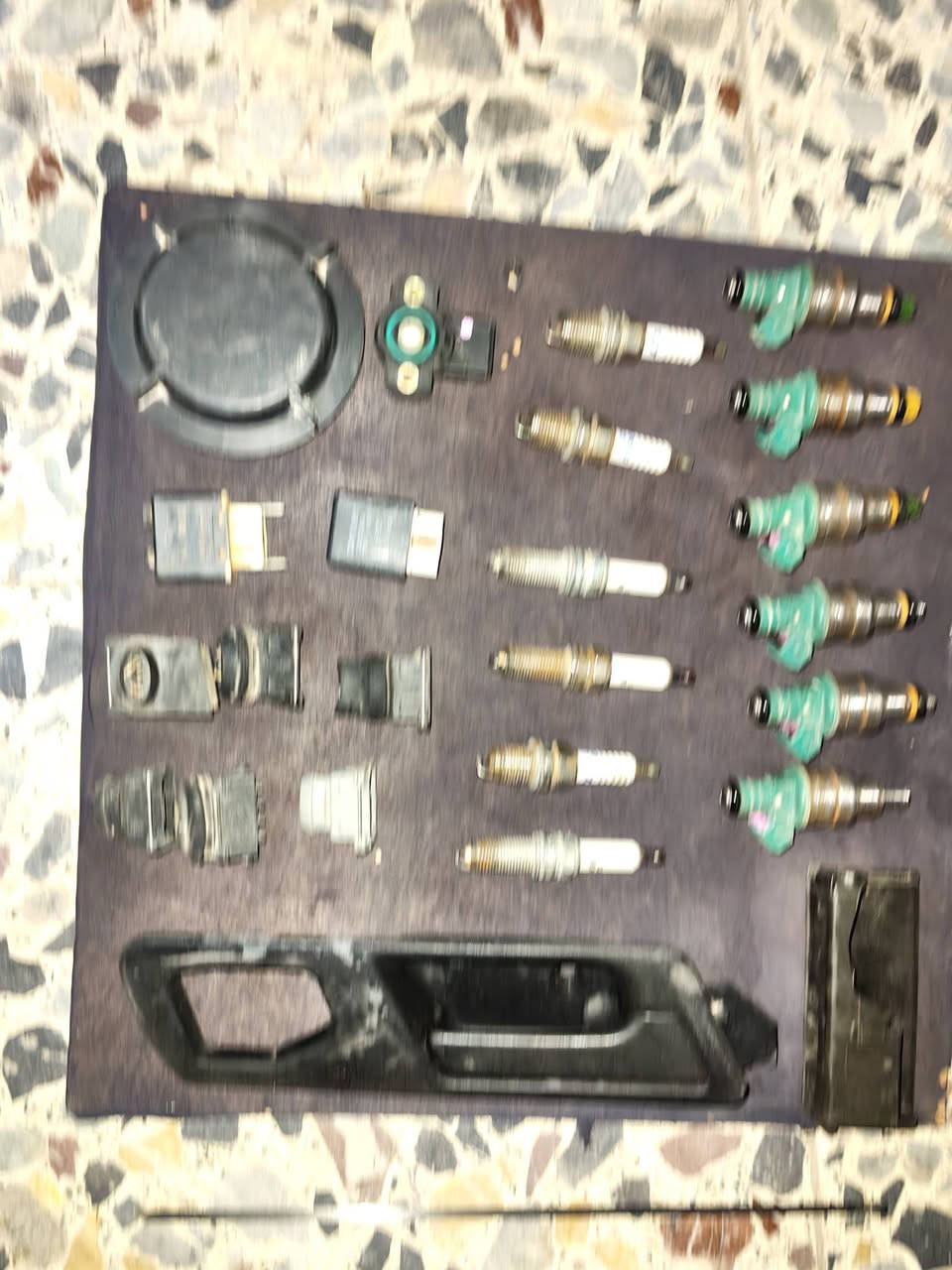 بم منفاخ دبل سمكارت اصلي اصلي ستعمال مره وحده للفحص جديد 
نوزلات اصليات ماركه مال حاوريه 
سماعات اصليه ماركه 2 اصليات 
مسجل اوكس رام بلوتوث اوكس  فلاش رغم منفذين يوسبي صوته عالي واضح 
كلهم شلع ب 75 قفل بلاش والله بدون عمله سعر اخو البلاش والله الشراي يجي خاص او يتصل هذا رقمي ***********
