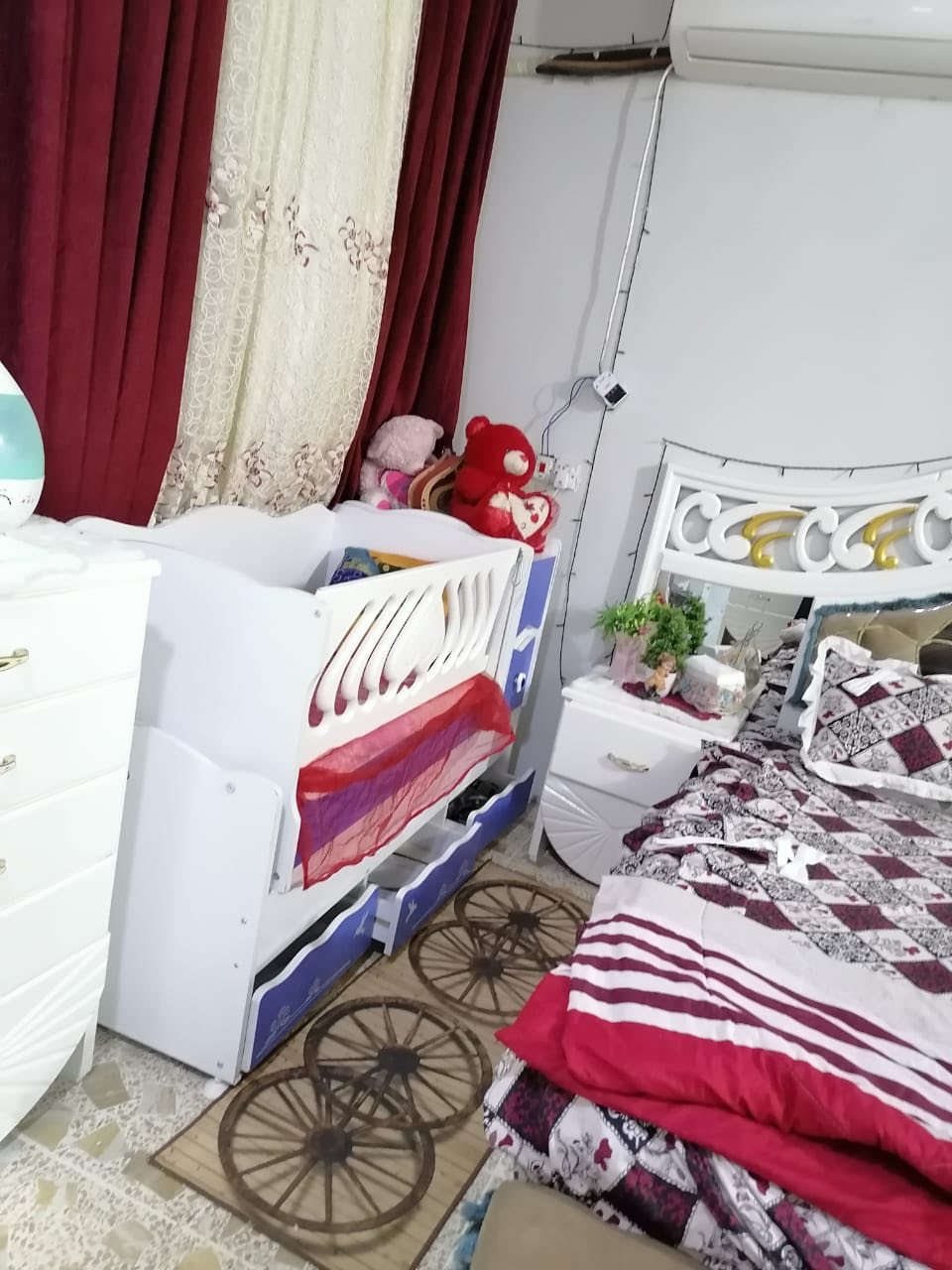 سلام عليكًُم

غرفه نوم تصميم تركي 
الون ابيض مطعم بذهبي 
الشغل عراقي صاج 8 قطع المتانه
الغرفه تحتوي على 12 القطع الموجه بلصور
بلواقع احلا وانظف من الصور

العنوان / ديالى - بعقوبه
التواصل / ***********
