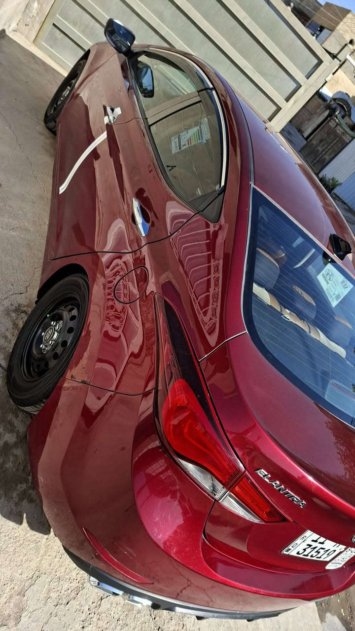 سلام عليكم يدور سياره جاهزة وميصرف عليهة ربع دينار النترا أميركي موديل16لون مرواني دم غزال محرك 200 دوش جاهزة من مكينه مبدل بيهة كازكيت ونافضهه نفض وبيهة وصل ضمان بشغل وبالغراض الكير مبدل دهن وفلتر دوشمه كامله تخم تاير جديد كوري اصلي ويل اسود بيهة هورن مال يوكن اصلي دبل اناره فول ليزر شاشه وكاميره وفول تحكم استيرن نضام ايكو ومانع انزلاق و3 تحكمات قياده وحساس تايرات حادثهة خفيف بيهة 3 قطع صبغ بيهة بارد بين باب السائق وجامغ وسياره ليبل واحد ماعده جاملغ صدر جديد خلفي أمامي سياره مال جناي وجديده رقم بغداد الجديد سنويه جديد شرط تحويل مكان السياره بغداد الزعفرانية وبالعافية على ياخذهة رقم الموبايل*********** السعر110 وبيهه مجال
