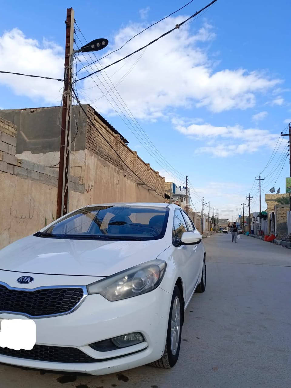 سلام عليكم
سيراتو 2016 رقم ذي قار خليجي مكفوله عدا رصعه بالباب صغيره مامبينه سياره جديده بسمي مداور ثاني يوم مكينه 1600 ماشيه 196 الشراي يتصل *********** 
السعر 136 مكان ناصريه قضاء النصر
