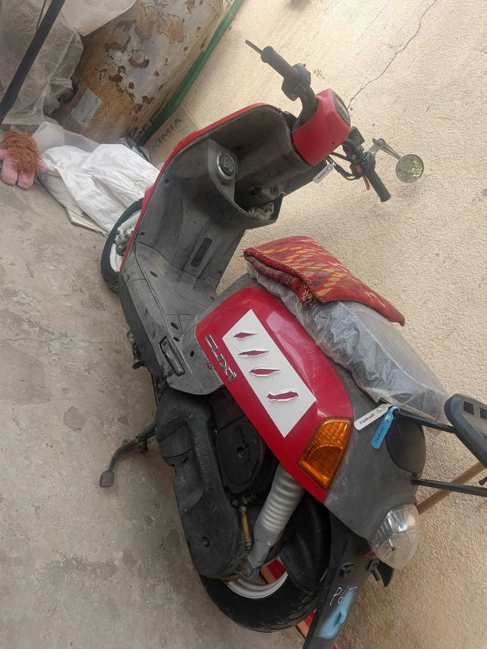 سلام عليكم بوليس للبيع
دراجه مكفوله صارلهة شهرين طالعه من الوكيل 
السعر 800 بيه مجال حك الجيه 
***********
