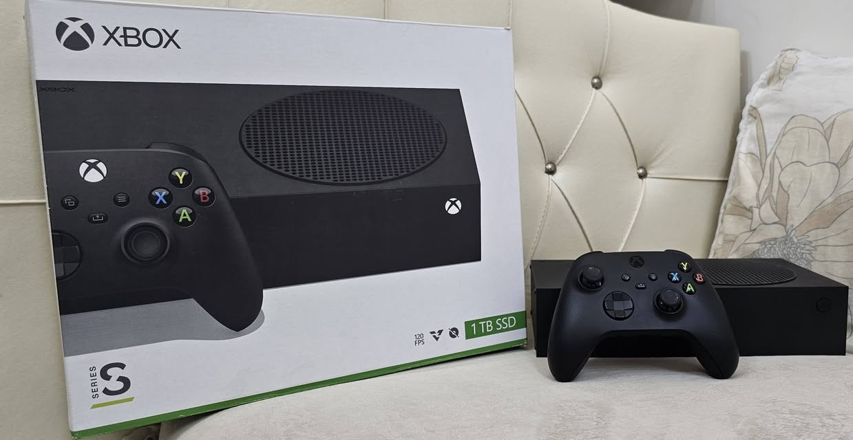 السلام عليكم

Xbox series s 1TB 

اكسبوكس سيريس اس ١ تيرا مع كامل الملحقات الاصلية وتشمل ( الجويستك  ، واير ال HDM 120 HZ مالتة ، وكذلك المحولة )  للبيع الاكسبوكس جدآ نضيف ومستعمل شي قليل السعر 550 الف وبيه مجال بسيط للشراي 

المكان الموصل الجانب الايسر .


**إذا كنت صاحب هذا الإعلان وتريد حذفه لأي سبب، رجاءا أرسل رسالة إلى الدعم الفني**