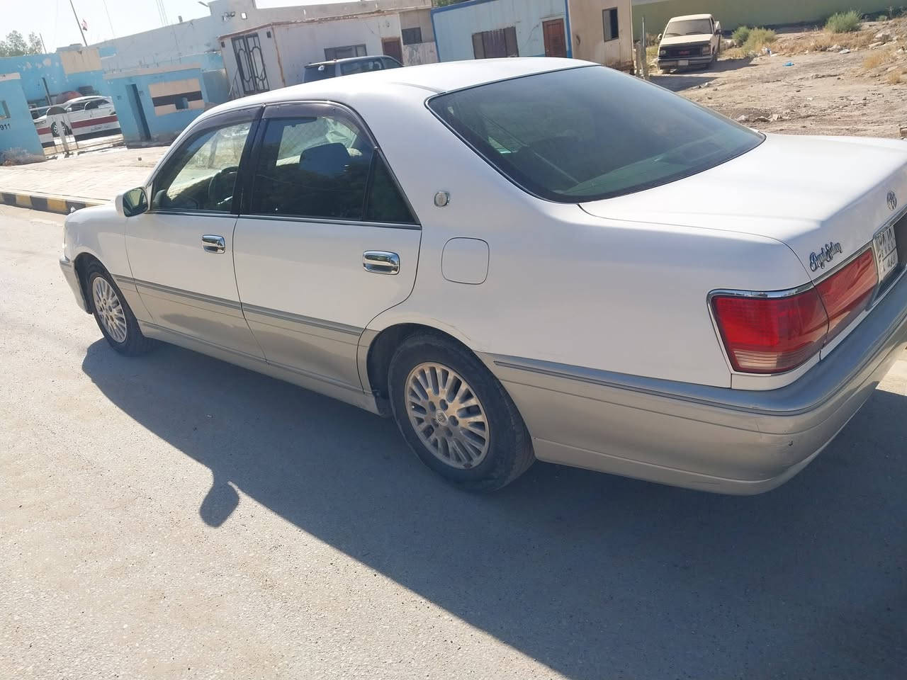 السلام عليكم ورحمة الله وبركاته 
ملكه موديل 2000 كفاله من كلشي سياره بيه طخه بسيطه جدا بجامله  شبر بيه فقط سياره قرار 102
مفحوصه وداخله هزه جديده وفاحصه بالنجف فحص الكمرك كله كامله باقي بس تدفع الكمرك 
سياره ٤ كشنات كهرباء تبريد ثلج 🥶 كير مكينه ٣٠٠٠ فيشه وبطل ابيض كفاله حداديه تخم تاير كهربائيات كله جديد باتري الكوري ب١١٠ مشتريه جديد سياره خير من الله شاصي ٧١ سنويه لل2023
سياره ٣دكم برده خلفيه مسجل دمام كله شغال على وضع الشركه السياره مال جناي متذب عليه الف دينار مكان السياره نجف استفسار اكثر اتصل على الرقم *********** وبيك خير وتدلل السعر ٧٠ وبيه مجال للطيبين
