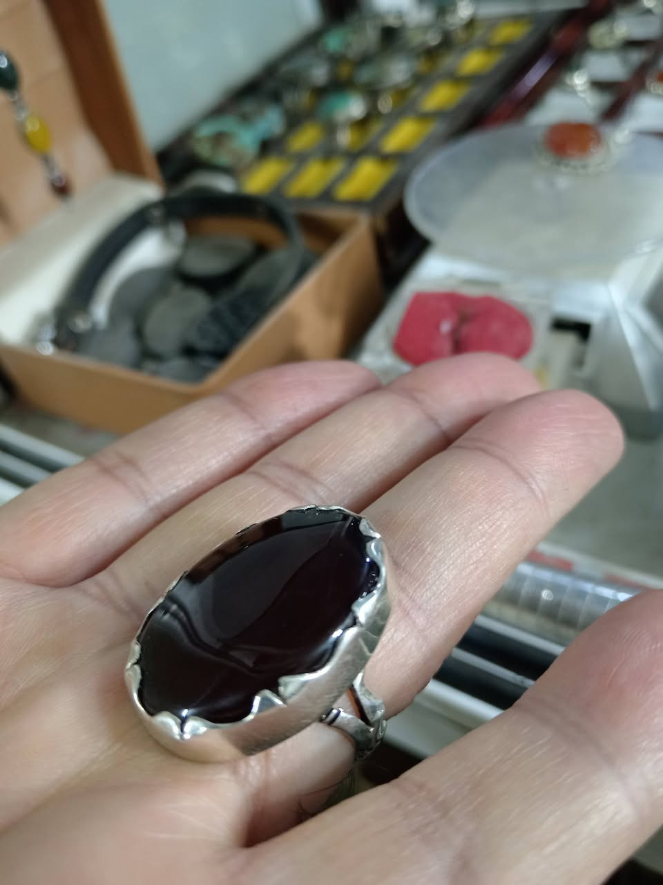 خاتم عقيق يماني كرزي صياغة يدوية بسعر ٦٥ الف
العنوان كركوك ولدينا توصيل لجميع المحافظات وأي إستفسار الإتصال بالواتساب ***********
