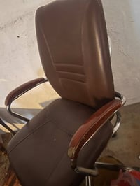 اغراض معهد لبيع كرسي بلاستك عدد ٥ ستولات اثين صبورات ٢ مبرد واحد ميز م...