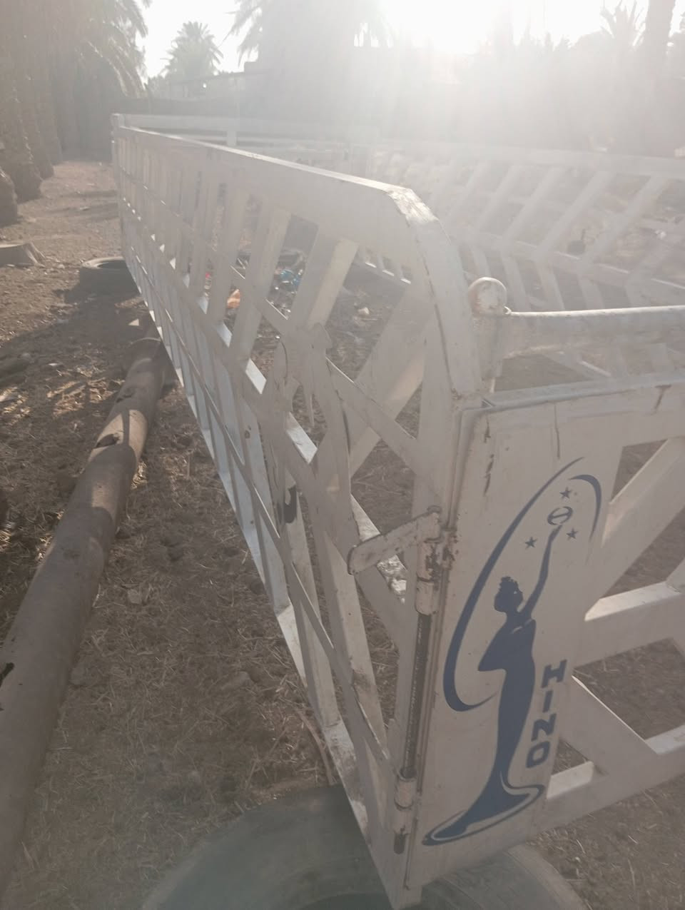 السلام عليكم محجر للبيع طوله سته وربع***********
