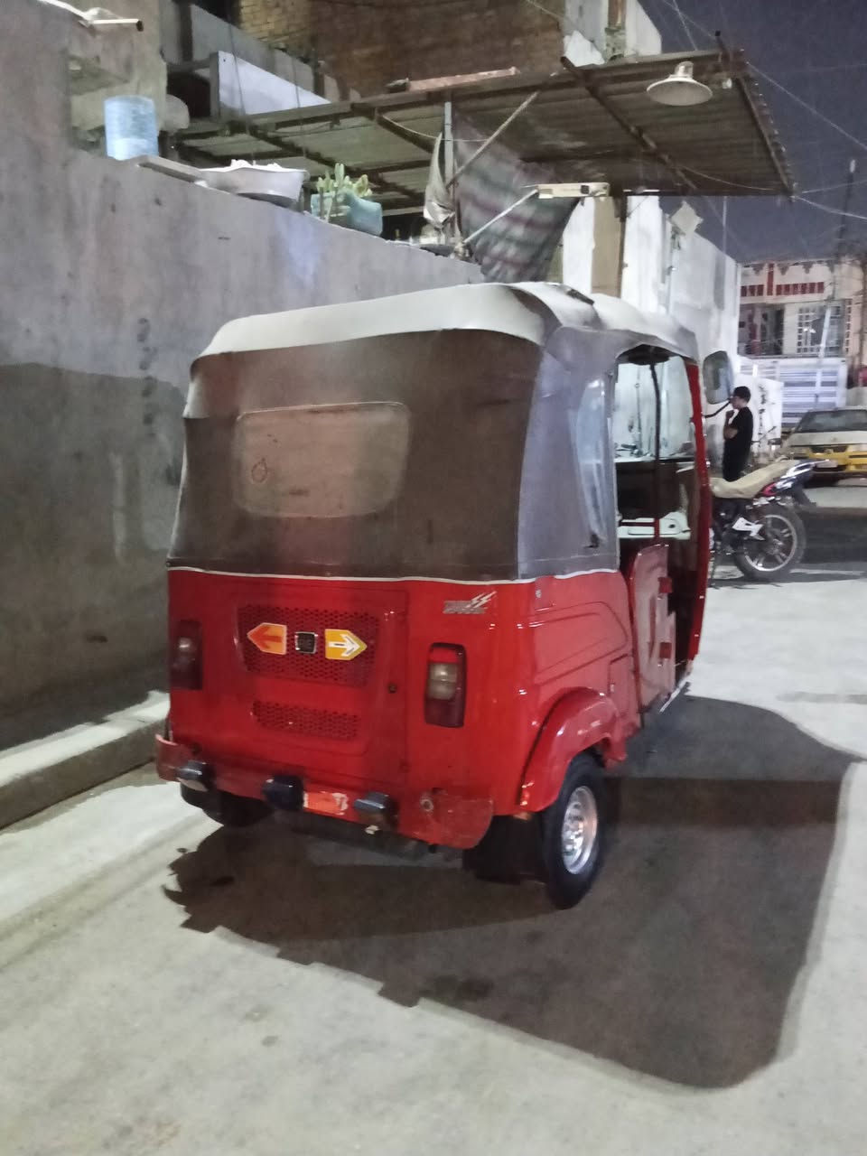 سلام عليكم تكتك موديل 2022 بيها طخه جوه البك لايت علا كد شبر مكفوله مكينه رقم انكليزي باسمي تحويل ثاني يوم العنوان بغداد الامين الثانيه 
السعر 8750 
رقم الهاتف ***********
