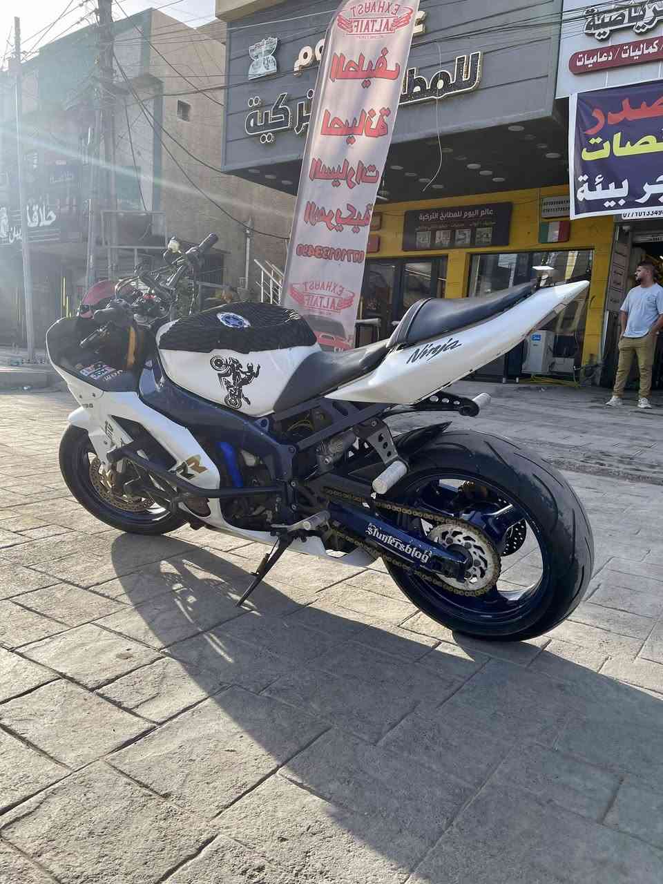 السلام عليكم
كاوسكي 636_2004
دراجة مكينة كفاااالة _ كفااالة 
ترايك للسعودية صعد حماوة وشغل اذا مو نكرة خسار
ستيرن رياضي وتاانكي وبجم 
الباقي كلة بلاد من بكرة من فجوج 
كهربائيات شغالة كلها 
مراوح بنكات ثنين خير من الله الحماوة 
صالنصة بترة صوتها طرب يخبل 
السعر 27$ وبيها مجال شي قليل 
مكاني السيدية 
(***********)
