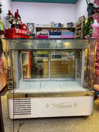 براد للبيع نظام تبريد ينفع كل شي للكيك او اللبان او ورد للاتصال على 07...