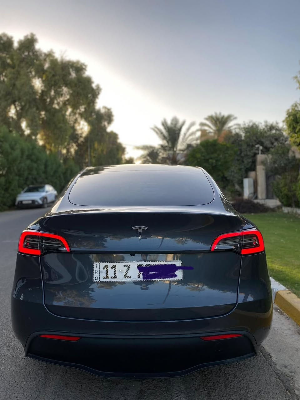 تسلا مودل (TESLA MODEL (Y 
2023 كلش نضيفه السياره اون لاين اخر تحديث 
تك ماطور رقم بغداد
الشاحنه اصليه 32 امبير
تكدر تتحكم بكل السياره عن طريق التلفون
كلشي بيها بلادي بشرط راديترات والمراوح والبطاريه ممفتوح بيها ايشي ومناقصه اي شي بضمانتي 
حادثها امامي  بسيط 
السعر 180 وبيه مجال بسيط 
استفسار رقم *********** كابتن محمد
