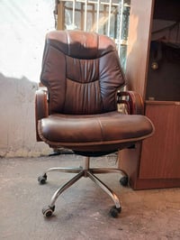 للبيع كرسي بعده جديد سعر ٥٠ مكان غزاليه هاتف 07800300698
